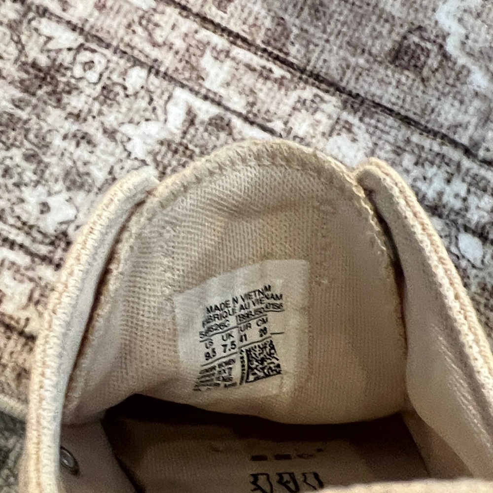 Converse Low Top Platform Sneakers - Cream with White Accents Women’s 9.5 - Picture 10 of 10